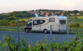 Aire de camping-cars :  Domaine de Champ Fleury