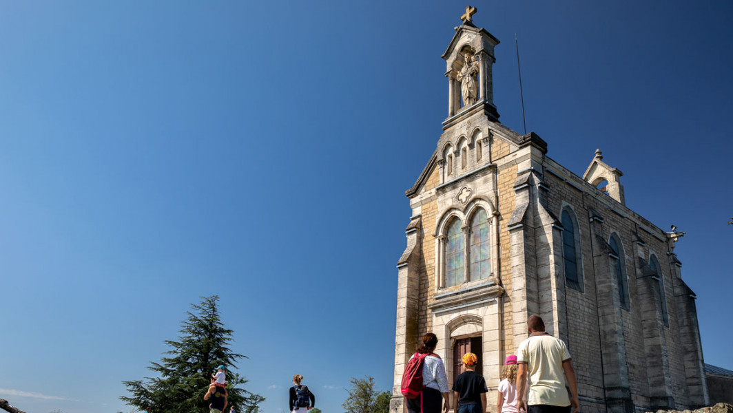 La Chapelle Notre-Dame-des-Raisins - sommet du Mont Brouilly